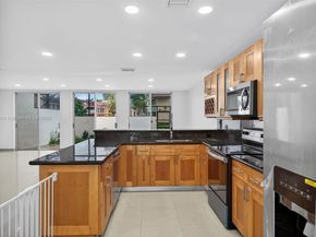 10275 NW 46th St, Doral FL 33178