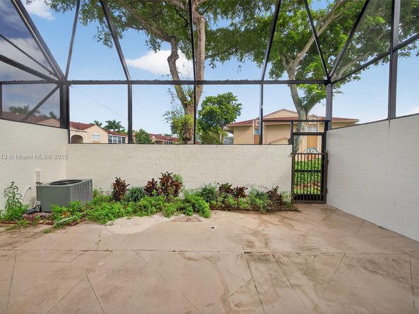 10275 NW 46th St, Doral FL 33178