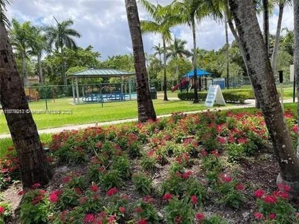 10275 NW 46th St, Doral FL 33178