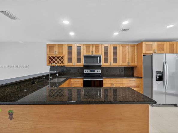 10275 NW 46th St, Doral FL 33178