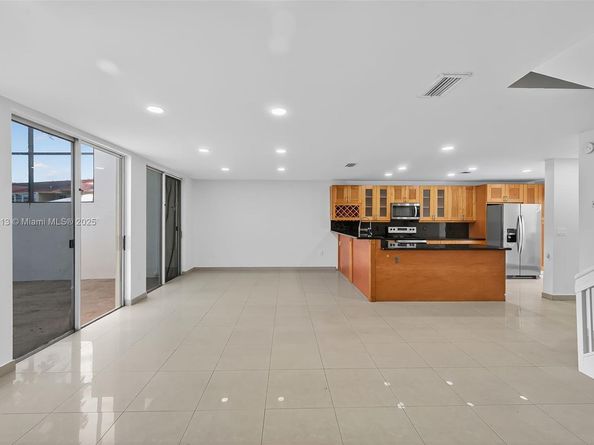 10275 NW 46th St, Doral FL 33178