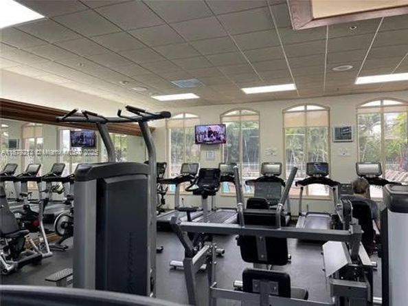 10275 NW 46th St, Doral FL 33178