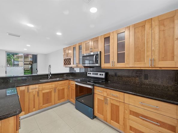 10275 NW 46th St, Doral FL 33178