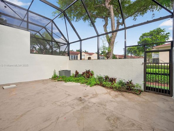 10275 NW 46th St, Doral FL 33178