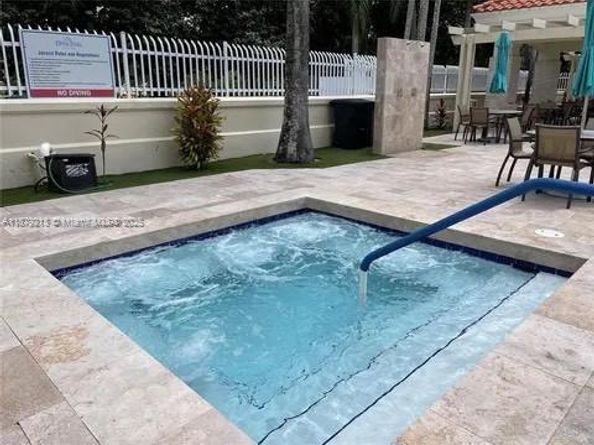 10275 NW 46th St, Doral FL 33178