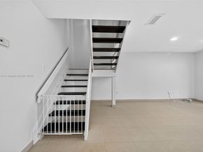 10275 NW 46th St, Doral FL 33178