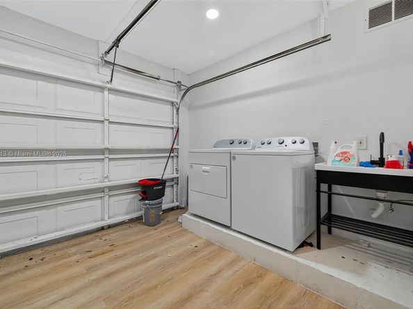 10275 NW 46th St, Doral FL 33178