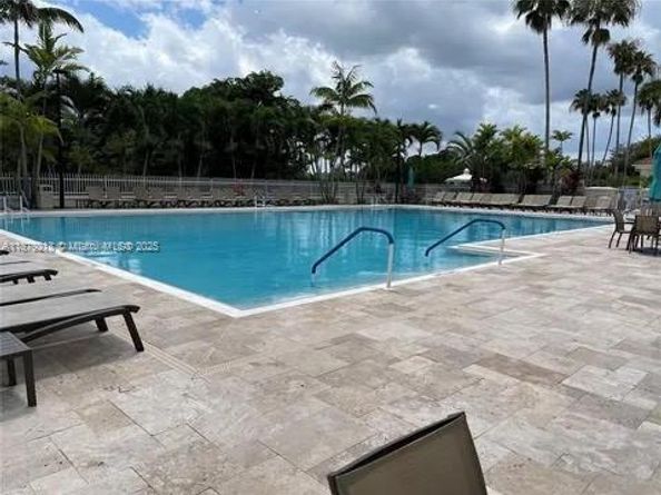 10275 NW 46th St, Doral FL 33178