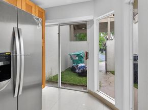 10275 NW 46th St, Doral FL 33178