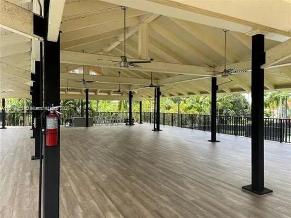 10275 NW 46th St, Doral FL 33178