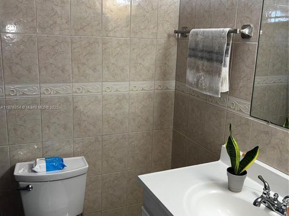 4711 NW 19th Ct, Lauderhill FL 33313