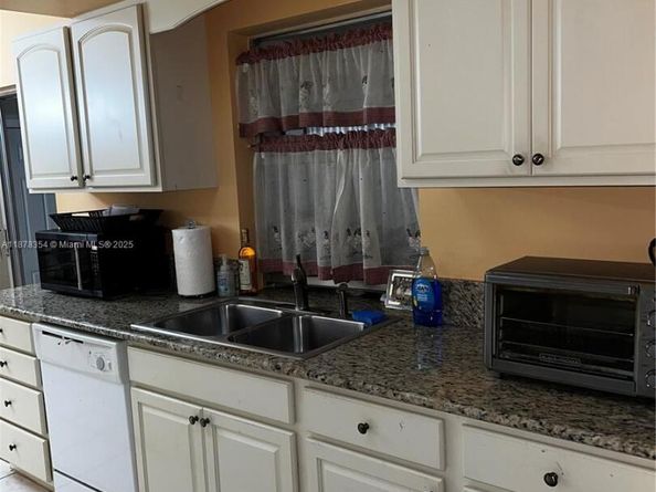 4711 NW 19th Ct, Lauderhill FL 33313