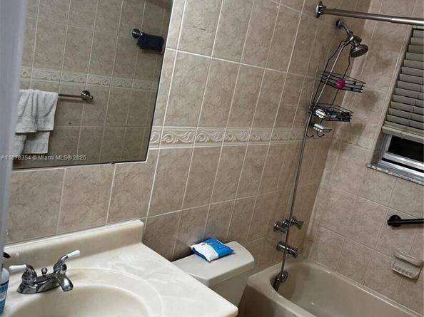 4711 NW 19th Ct, Lauderhill FL 33313