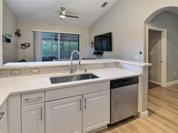 1706 NW 78th Way, Pembroke Pines FL 33024