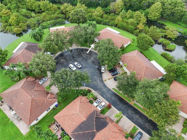 1706 NW 78th Way, Pembroke Pines FL 33024