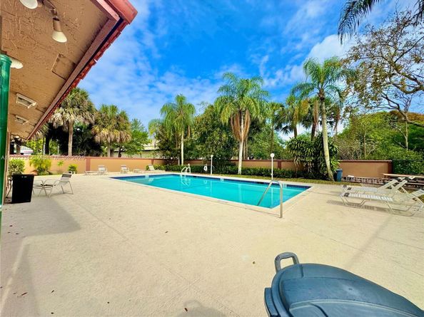 8632 NW 34th Pl C102, Sunrise FL 33351