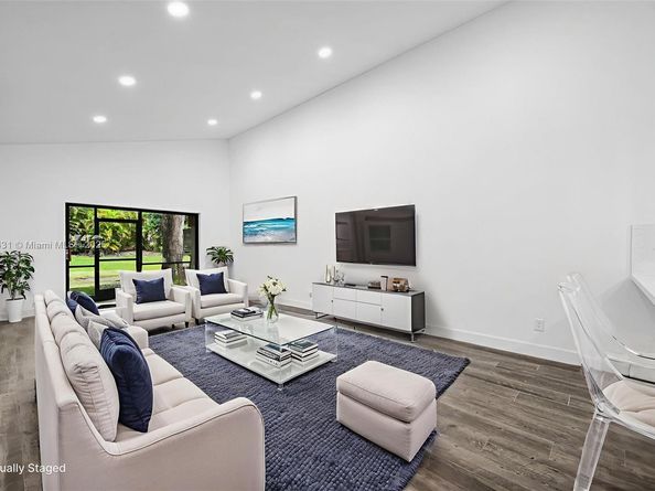 453 Lakeview Dr 1, Weston FL 33326