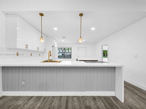 453 Lakeview Dr 1, Weston FL 33326