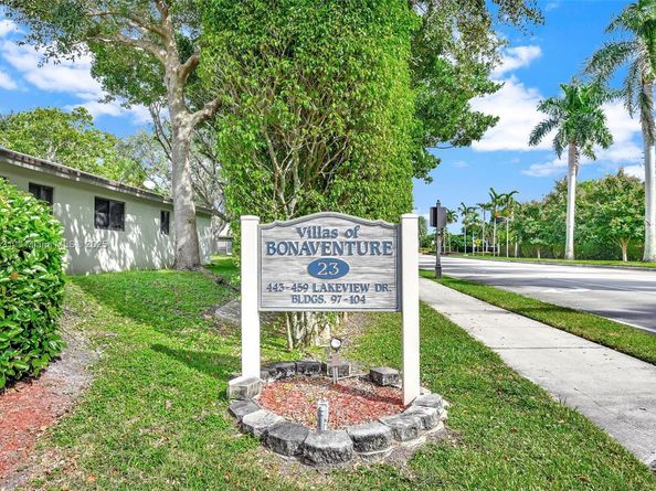 453 Lakeview Dr 1, Weston FL 33326