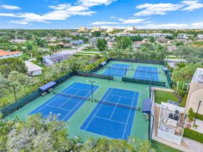 453 Lakeview Dr 1, Weston FL 33326