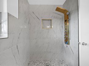 453 Lakeview Dr 1, Weston FL 33326