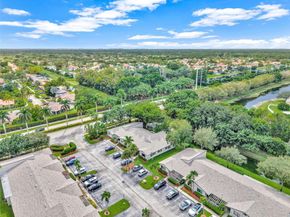 453 Lakeview Dr 1, Weston FL 33326