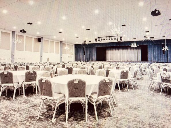 453 Lakeview Dr 1, Weston FL 33326