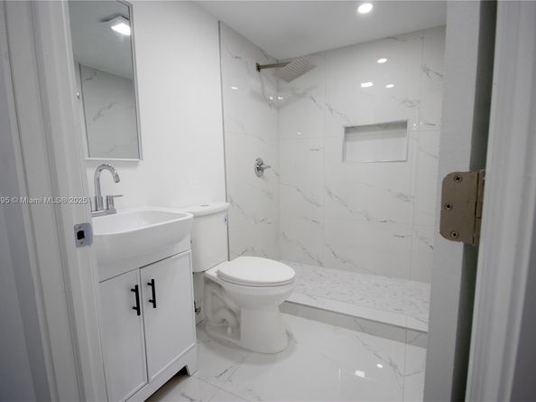 2429 NW 86th St, Miami FL 33147