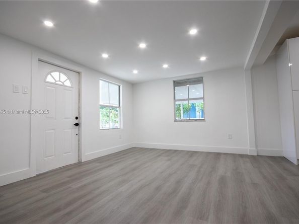 2429 NW 86th St, Miami FL 33147
