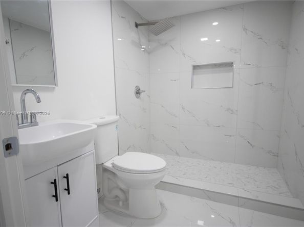 2429 NW 86th St, Miami FL 33147