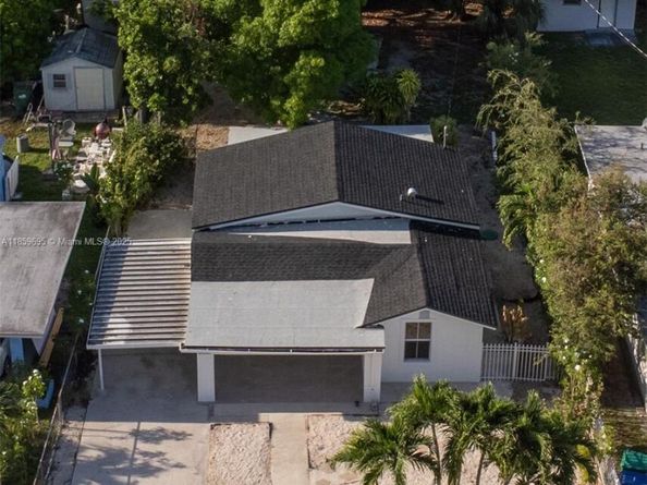 2429 NW 86th St, Miami FL 33147