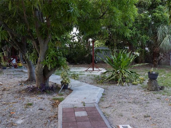 2429 NW 86th St, Miami FL 33147