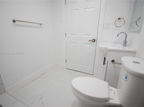 2429 NW 86th St, Miami FL 33147