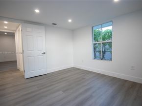 2429 NW 86th St, Miami FL 33147