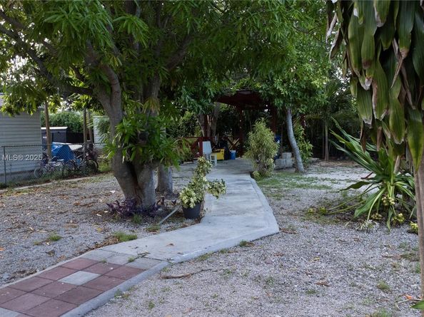 2429 NW 86th St, Miami FL 33147
