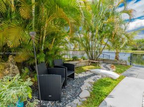 214 SW 180th Ave, Pembroke Pines FL 33029