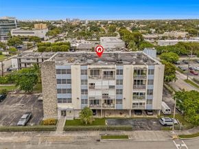 3661 SW 9th Ter 402, Miami FL 33135