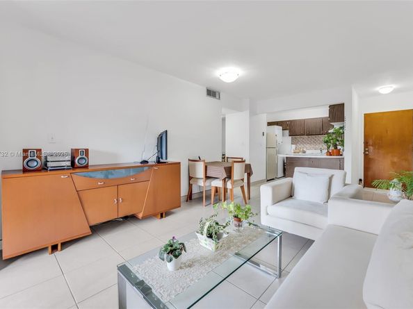 3661 SW 9th Ter 402, Miami FL 33135