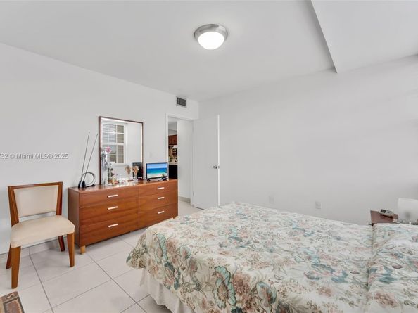 3661 SW 9th Ter 402, Miami FL 33135