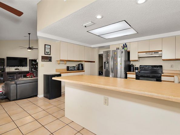 7921 NW 90th Ave, Tamarac FL 33321