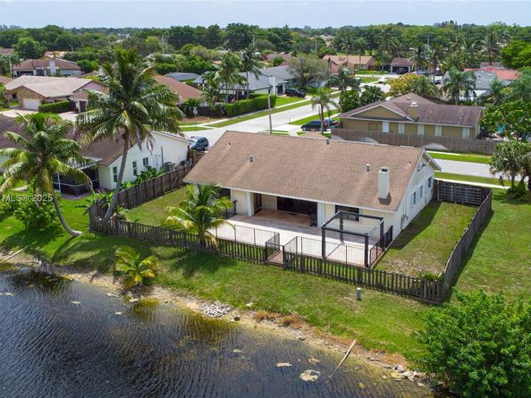 7921 NW 90th Ave, Tamarac FL 33321