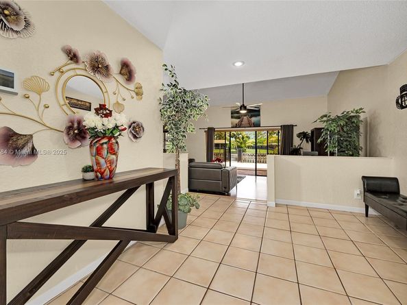 7921 NW 90th Ave, Tamarac FL 33321