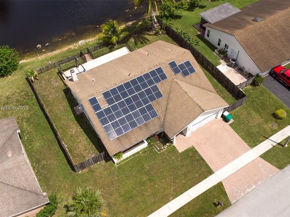 7921 NW 90th Ave, Tamarac FL 33321
