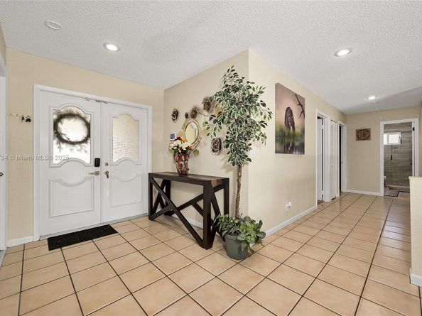 7921 NW 90th Ave, Tamarac FL 33321