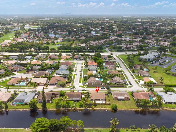 7921 NW 90th Ave, Tamarac FL 33321