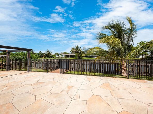 7921 NW 90th Ave, Tamarac FL 33321