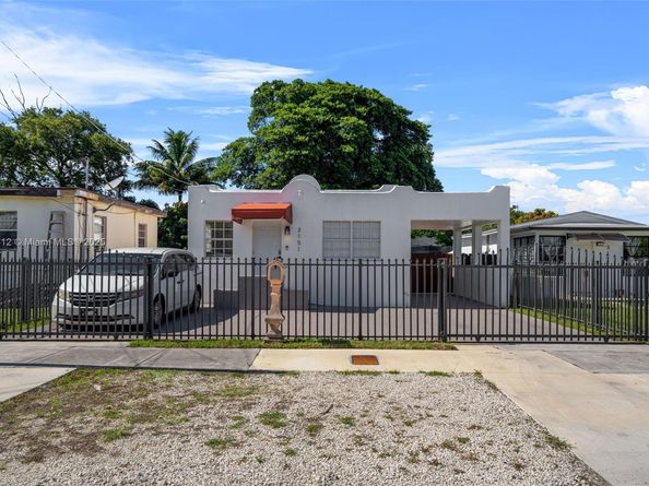 3151 NW 59th St, Miami FL 33142