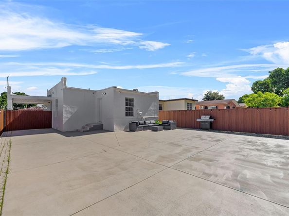 3151 NW 59th St, Miami FL 33142