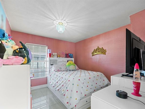 3151 NW 59th St, Miami FL 33142