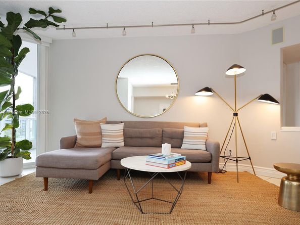 21205 Yacht Club Dr 805, Aventura FL 33180